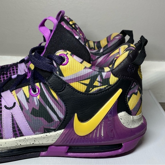 Nike Lebron Witness 7 SE GS Lakers Graffiti Sneakers Size 7Y Shoes - FD0209-001 - Picture 3 of 16